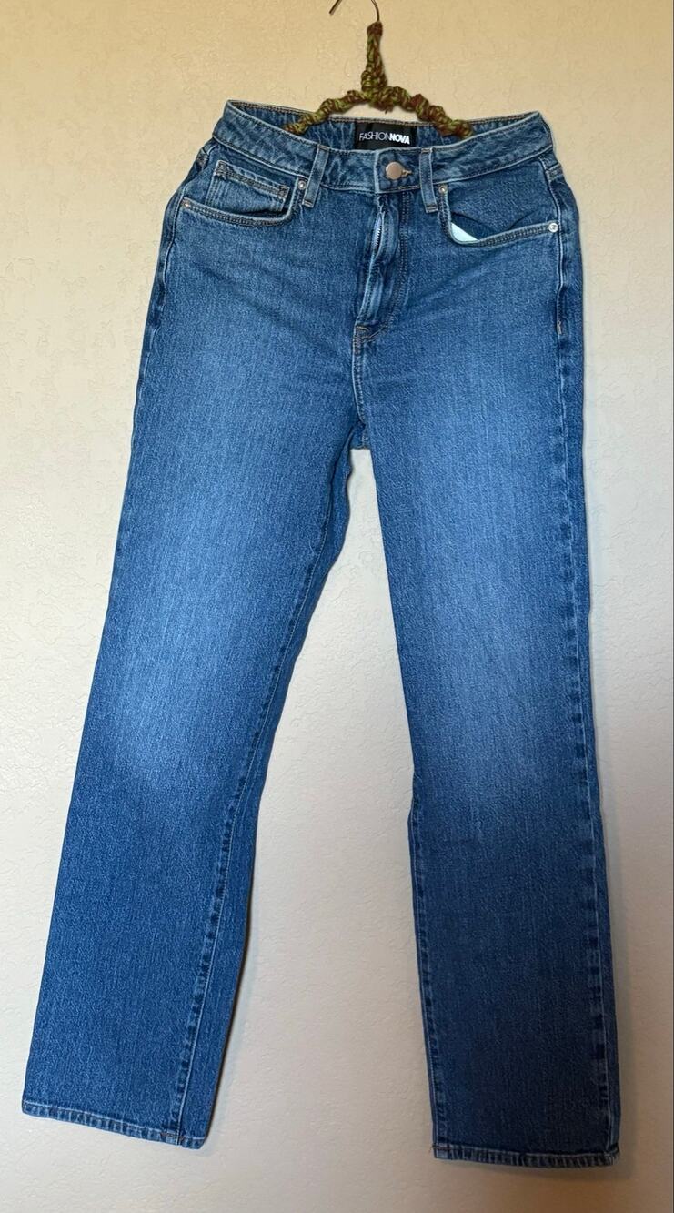Fashion Nova Boot cut striaght leg Denim Jeans Meduim wash Size 5
